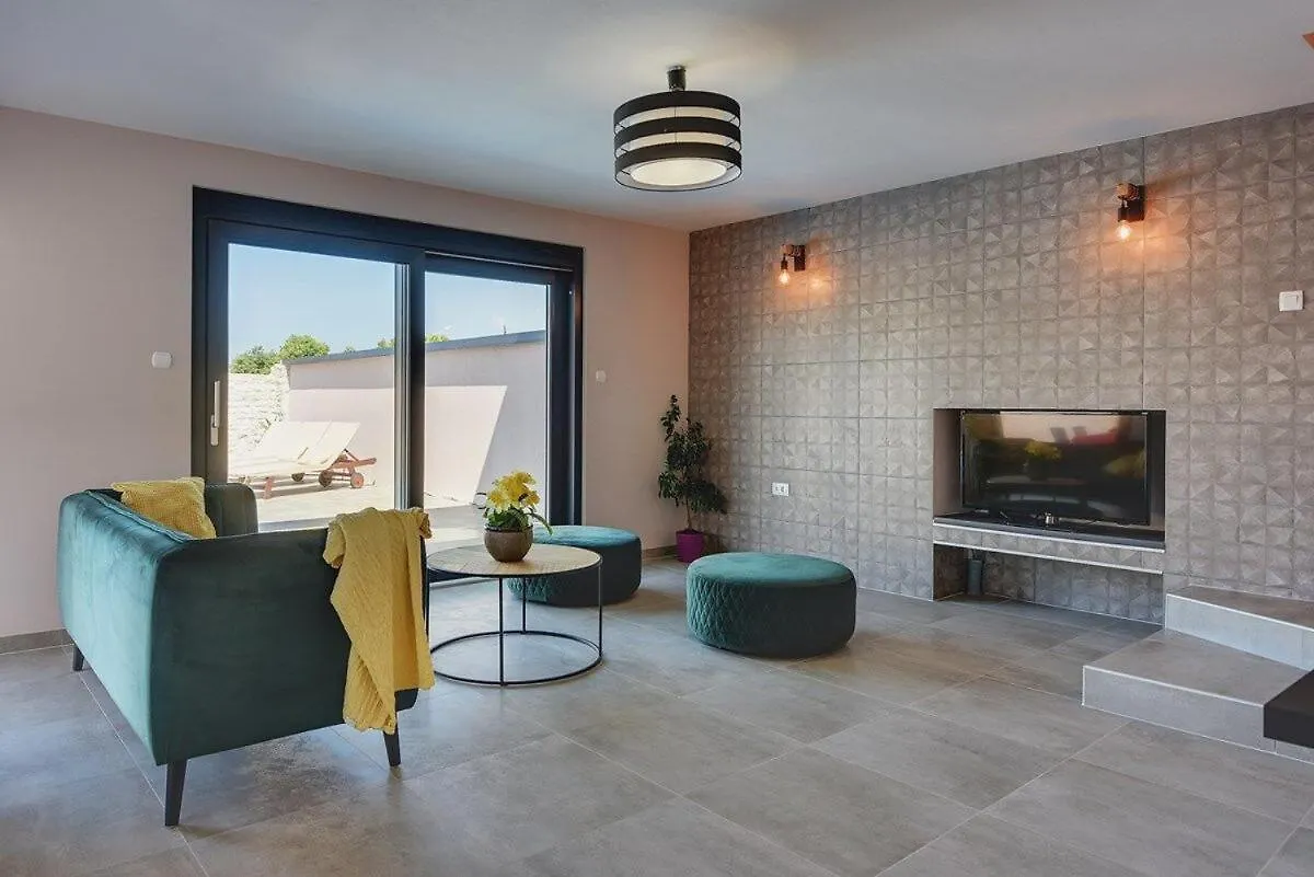 Holiday home Villa Christine Valbandon