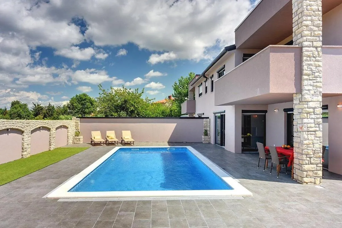 Holiday home Villa Christine Valbandon