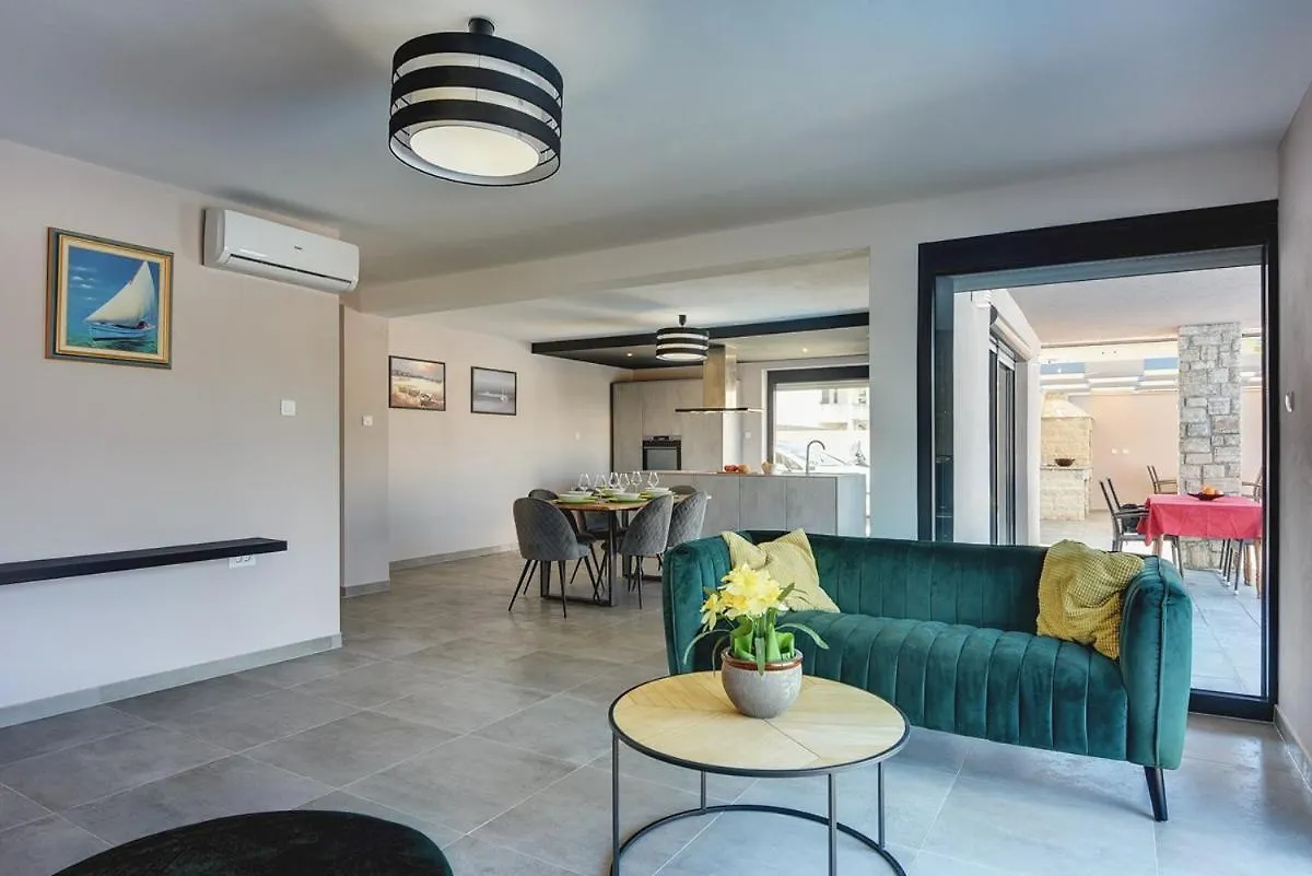 Holiday home Villa Christine Valbandon