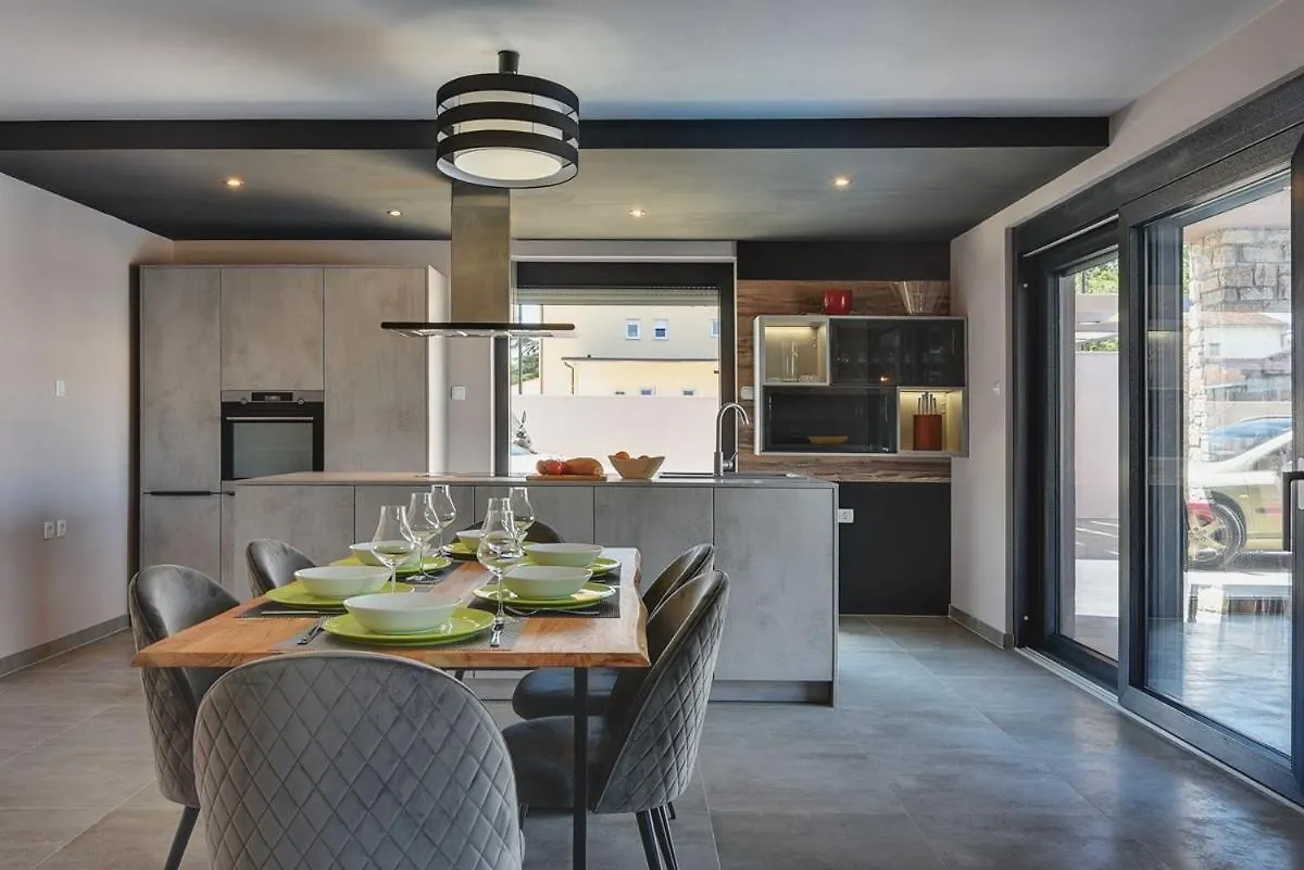 Villa Christine Valbandon 0*,
